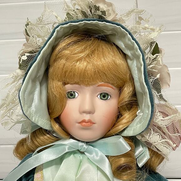 The Savoy Collection Limited Edition Sisley Doll - Picture 3 of 14